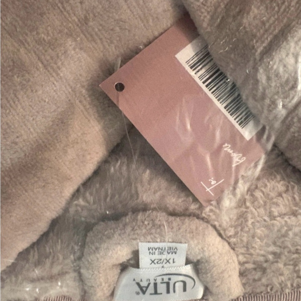 Luxurious Ulta Robe - Picture 3 of 6